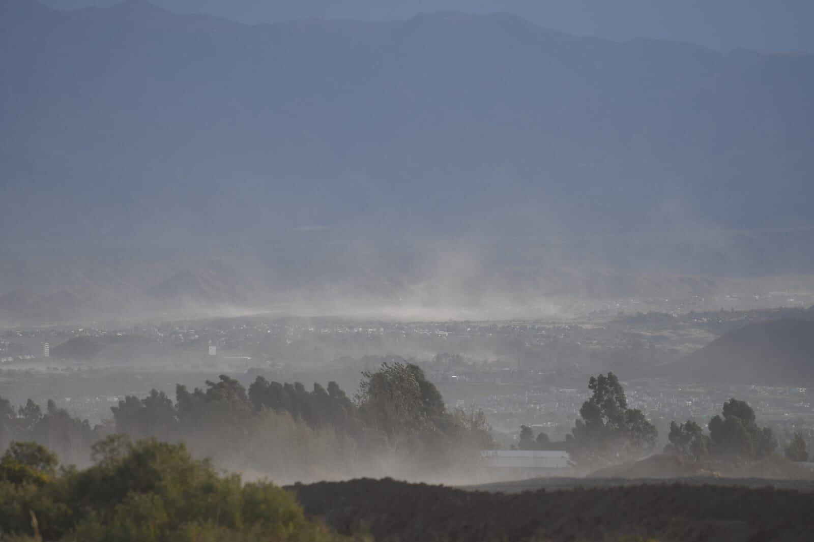 Zonda en Mendoza. Foto José Gutiérrez / Los Andes