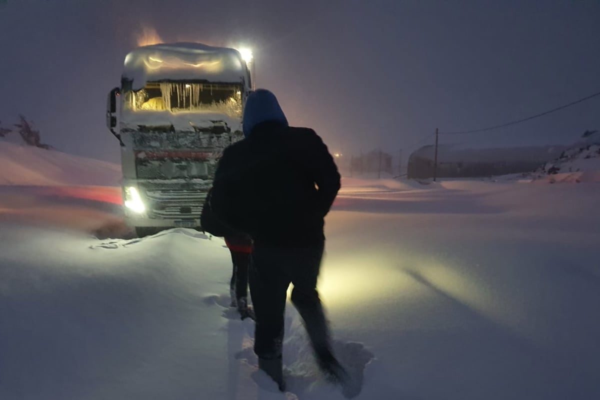 El Paso a Chile seguirá cerrado, quedan aún 380 camiones en la ruta y los dueños de 11 autos varados irán a buscarlos. Foto: Gentileza Manuel Roco.