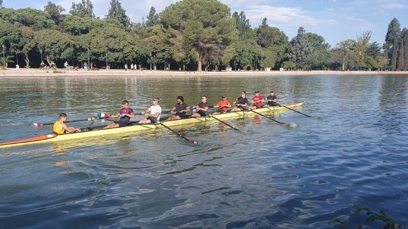 El lago del Parque recibirá a casi 500 remeros de todo el mundo para una mega regata. Foto: gentileza Rubén De la Llana