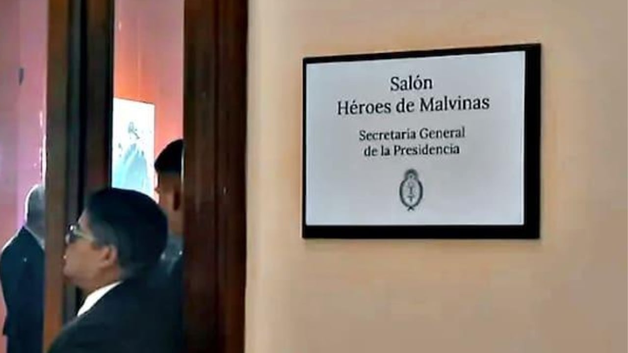 La administración del presidente Javier Milei rebautizó ese espacio y lo anunció en un evento en el que estuvieron el ministro de Defensa, Luis Petri, la canciller, Diana Mondino, la secretaria general de la Presidencia, Karina Milei y el vocero del primer mandatario Manuel Adorni.

Foto: Gentileza La Nación.