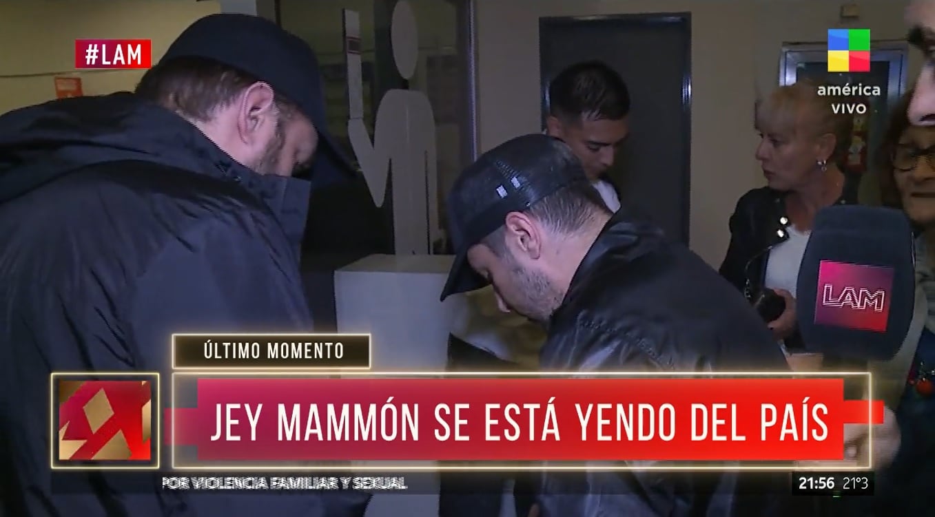 Jey Mammón se va del país.