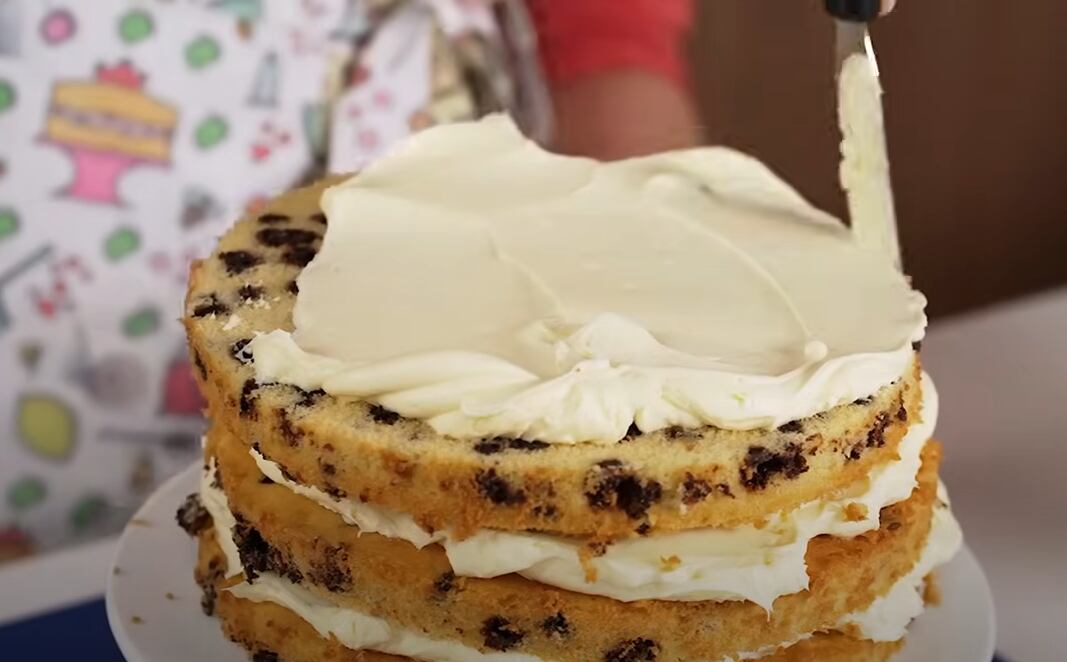 Paso a paso para hacer una torta de vainilla con chips