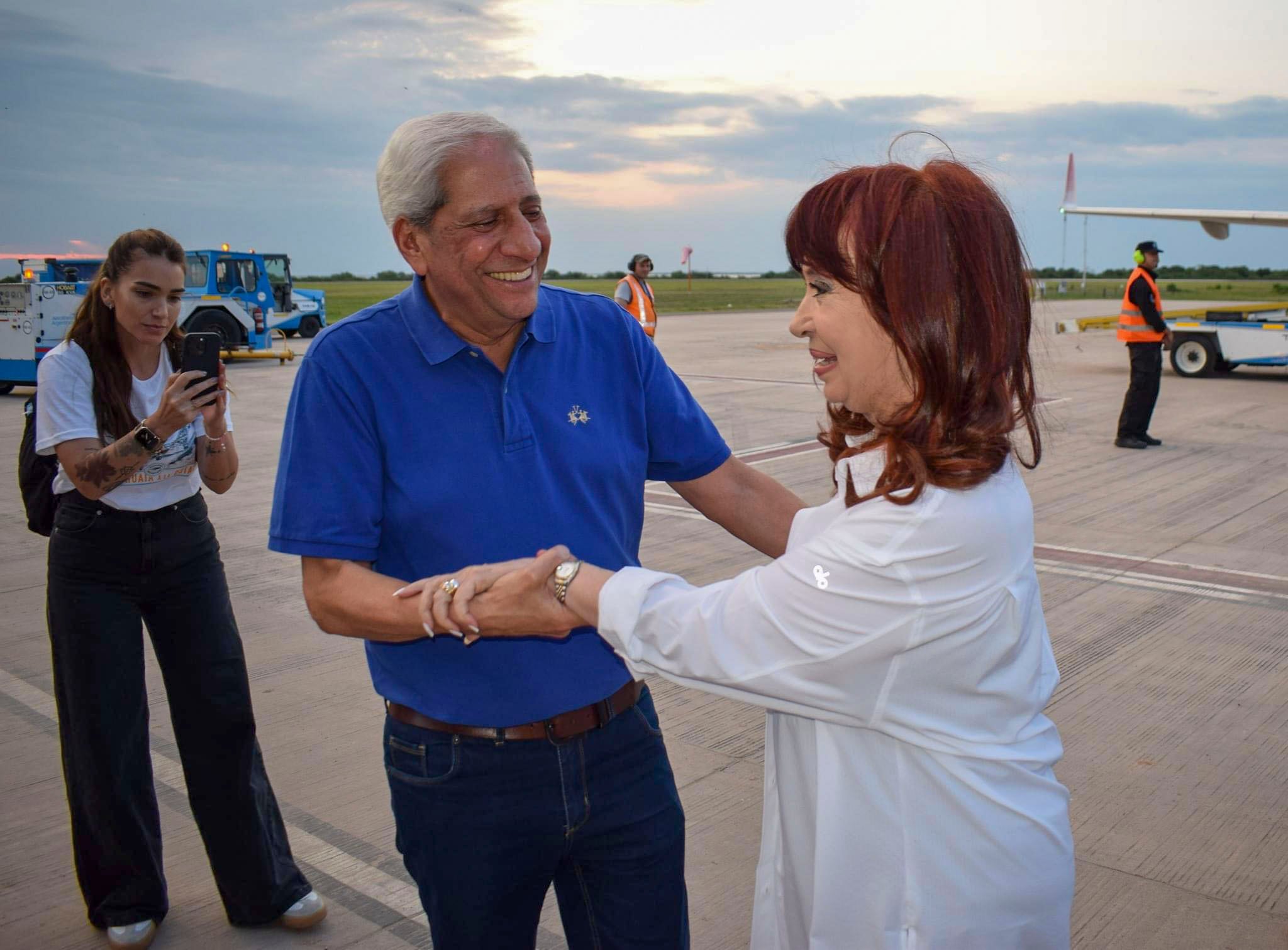 Cristina Kirchner visitó esta 
tarde la Unidad Básica principal 
de Santiago del Estero, antes de 
encabezar un acto por el Día de 
la Militancia peronista. Foto: NA