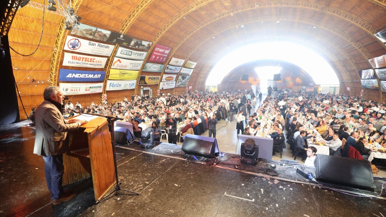 El gobernador Alfredo Cornejo en la Fiesta Nacional de la Ganadería de Zonas Áridas. Foto: X / @alfredocornejo