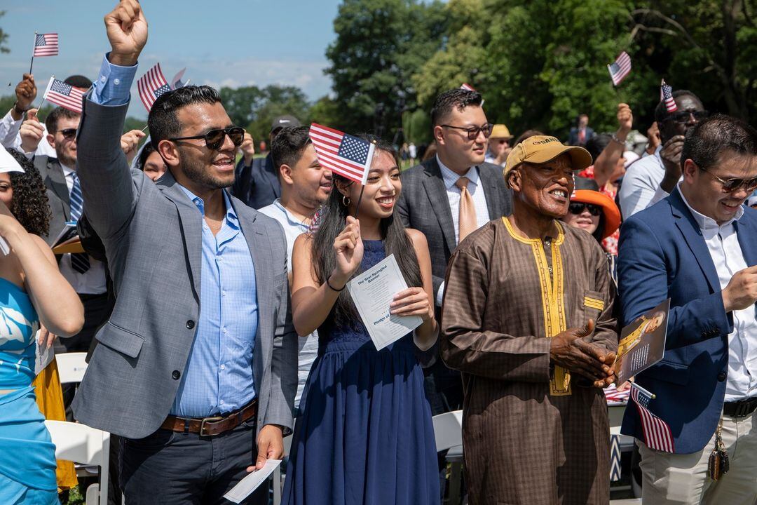 Bienvenida a 90 nuevos ciudadanos estadounidenses. Foto: Instagram / @uscis