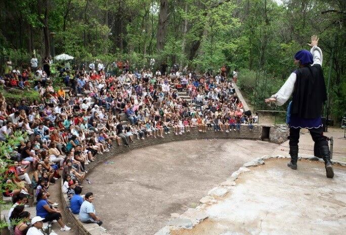 El escenario del Teatro Pulgarcito en el Parque General San Martín se volverá a llenar de luz, color y sonido con espectáculos para toda la familia.