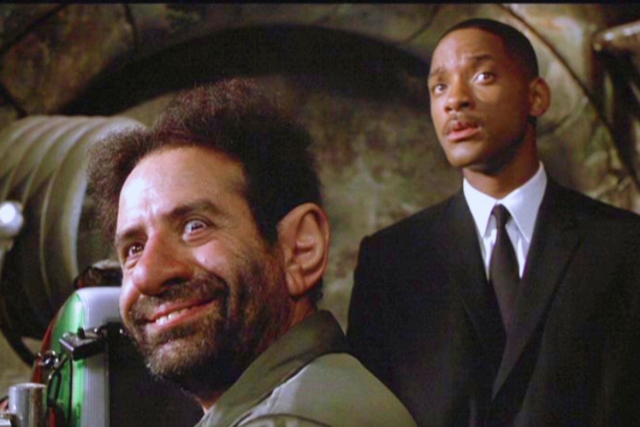 Tony Shalhoub en "Hombres de negro 2"