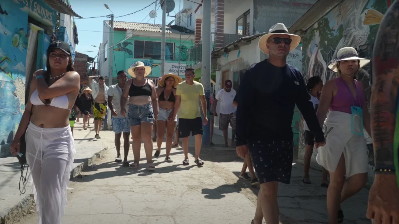 Los turistas se convirtieron en la principal fuente de ingreso de los habitantes. Foto: YouTube. Ruhi Çenet.