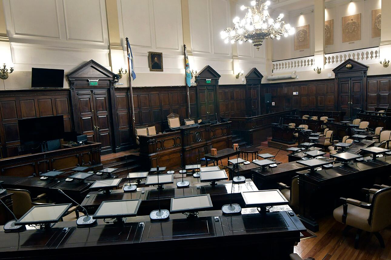 El silencio se apodera rápidamente en la Legislatura Provincial. Foto:  Orlando Pelichotti

