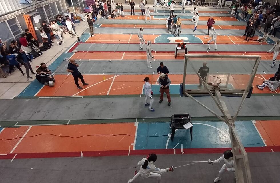 Las pedanas del Gimnasio N°3 de Capital fueron el escenario elegido para la última actividad deportiva de año en la especialidad.