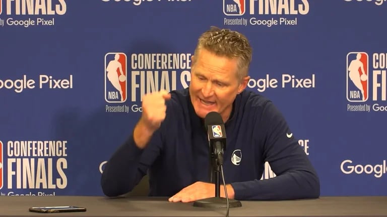 Steve Kerr ofreció un discurso muy fuerte que dio la vuelta al mundo. / TV 