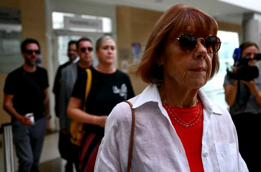 Gisèle Pélicot, la mujer que acusa a su marido de violación, en los tribunales de Aviñón. Foto archivo.