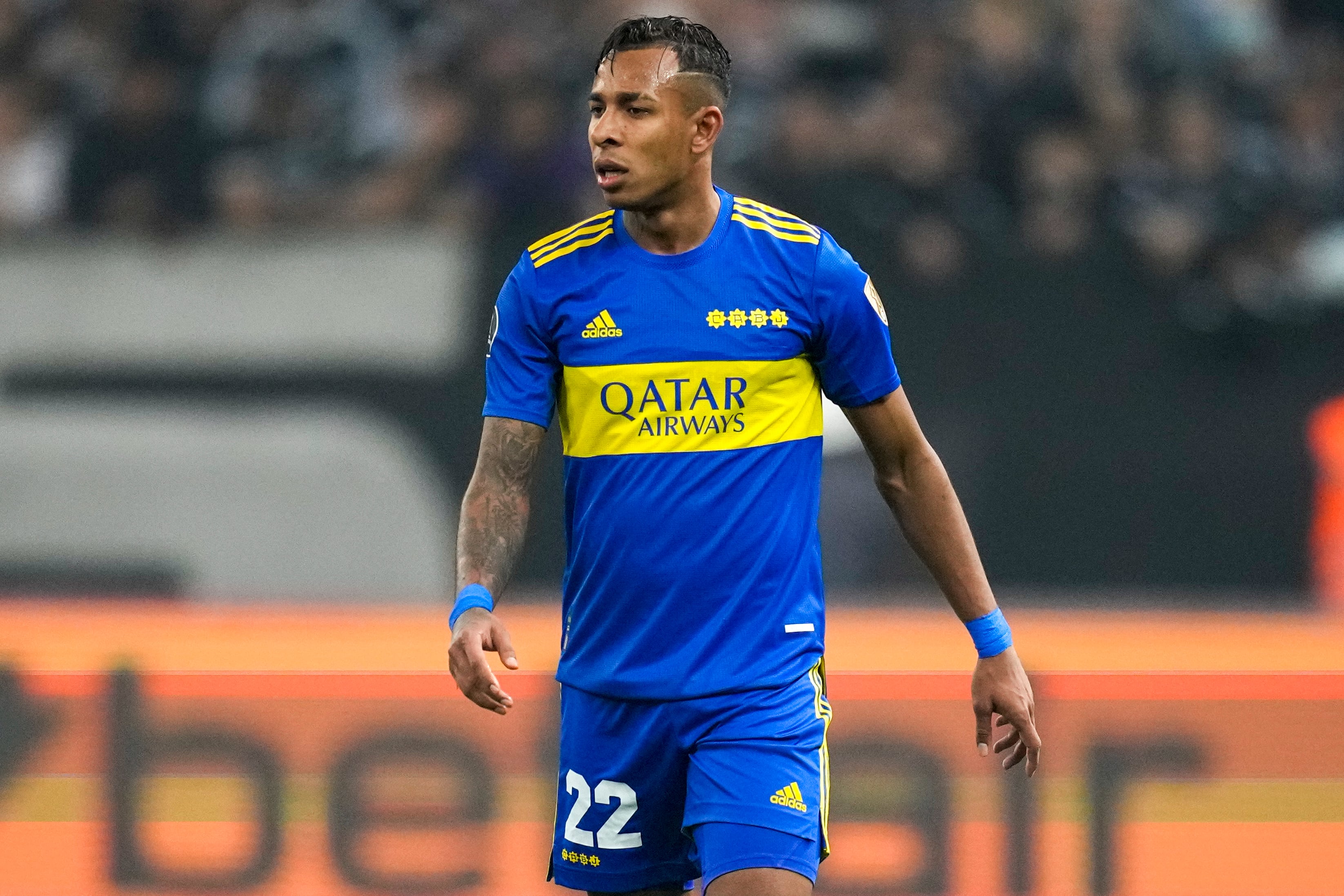 ARCHIVO - El delantero colombiano Sebastián Villa, del club argentino Boca Juniors, durante el partido contra Corinthians de Brasil por los octavos de final de la Copa Libertadores, el 28 de junio de 2022, en Sao Paulo. (AP Foto/Andre Penner)