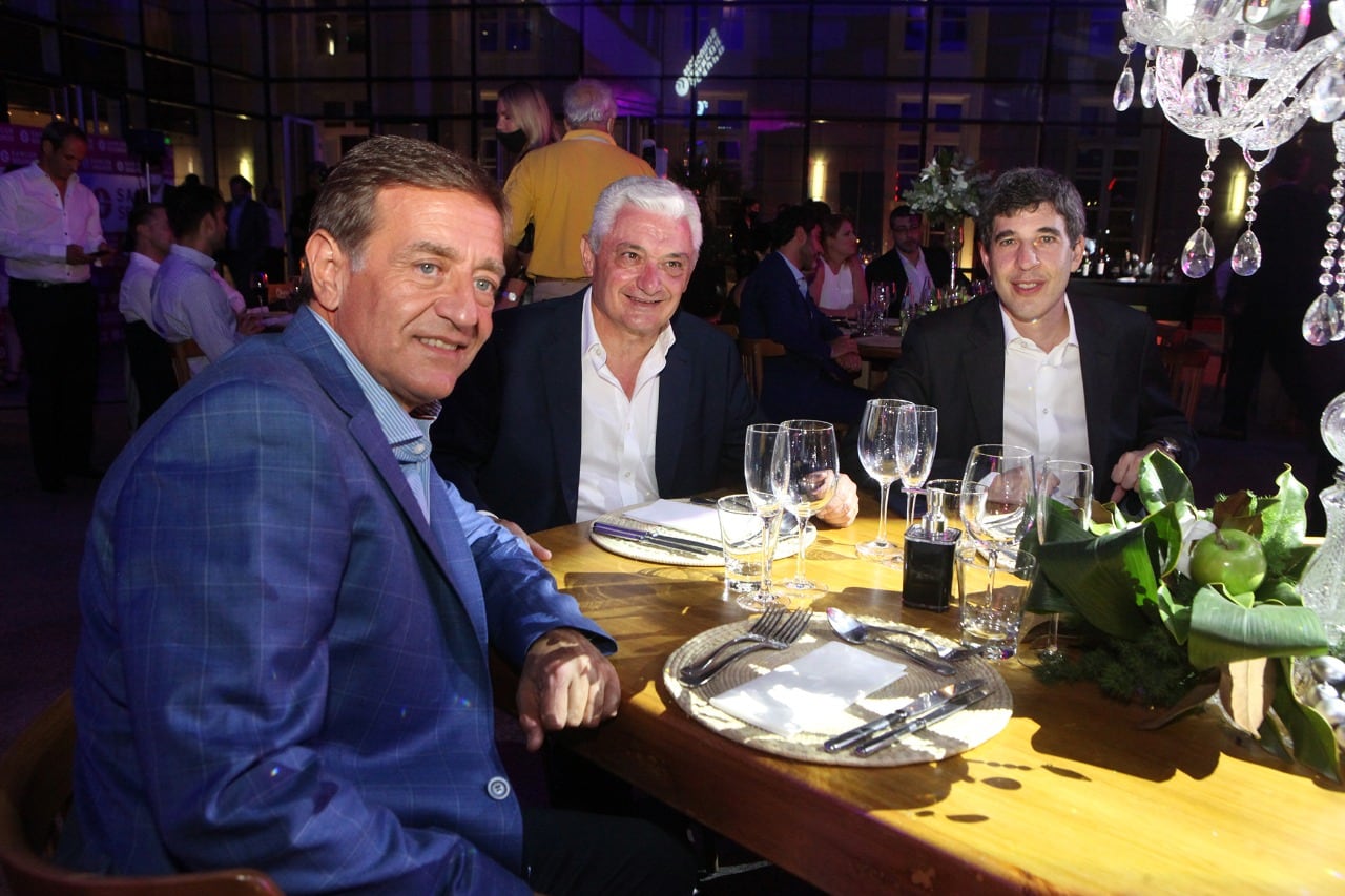 Alfredo Panella y Alejandro Simón junto al Gobernador de la Provincia de Mendoza, Rodolfo Suárez.