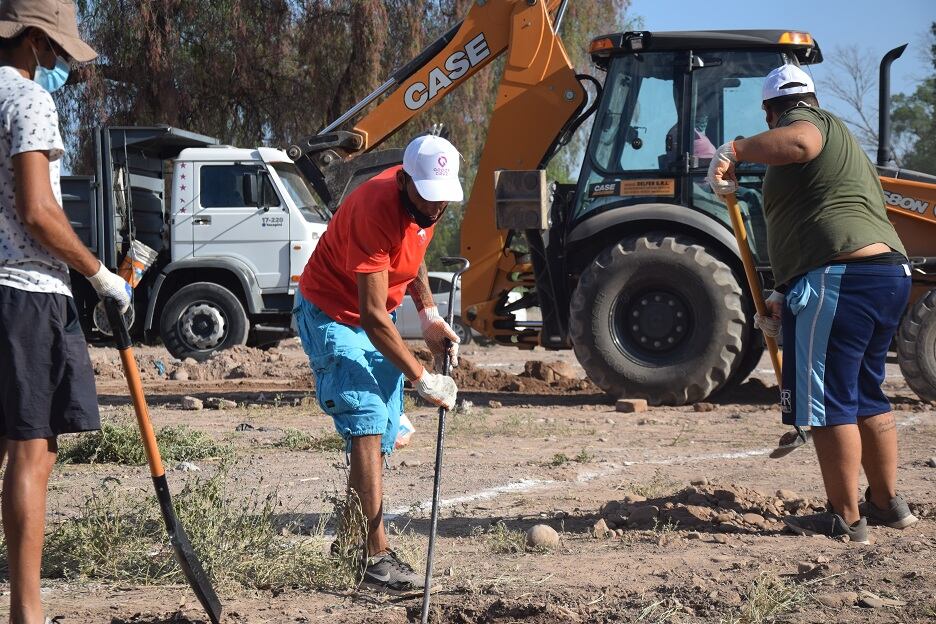 Vecinos de Godoy Cruz construyeron sus propias viviendas de emergencia a donde serán relocalizados. Foto: Municipalidad de Godoy Cruz.