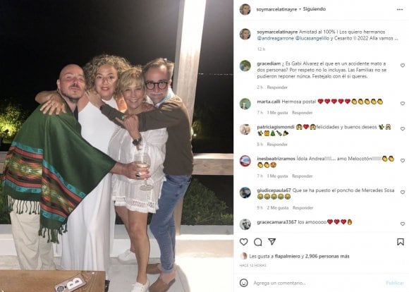 César, a la izquierda de la foto, festejando Año Nuevo en Uruguay junto a Marcela Tinayre