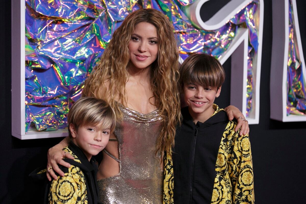 Shakira y sus hijos Milan y Sasha en los MTV Video Music Awards 2023 (EFE)