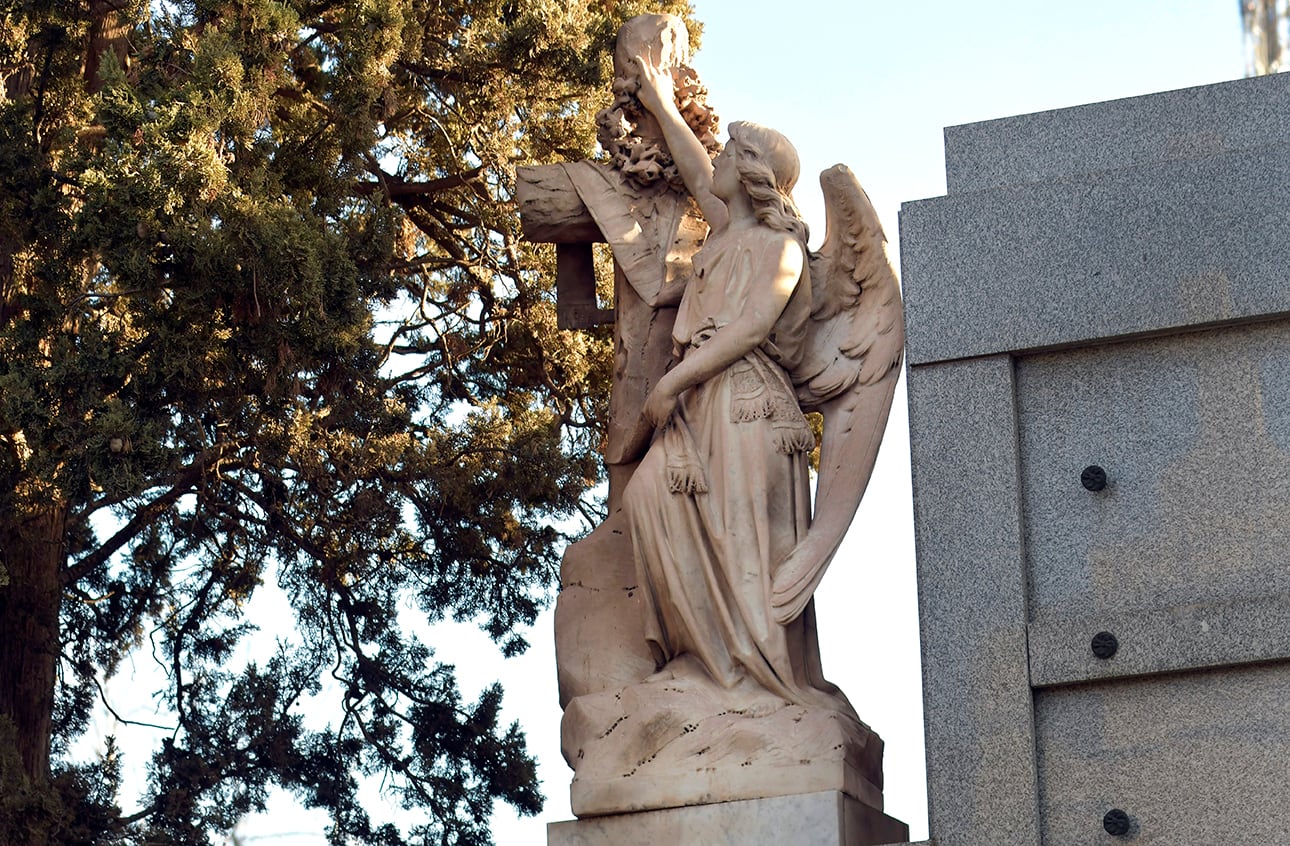 Detalle de la escultura de mármol carrara en el panteón de Abelardo Tabanera    
Foto:  Orlando Pelichotti