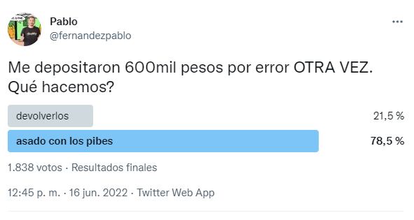 Posteo en Twitter sobre qué debía hacer con el dinero recibido por error / Archivo