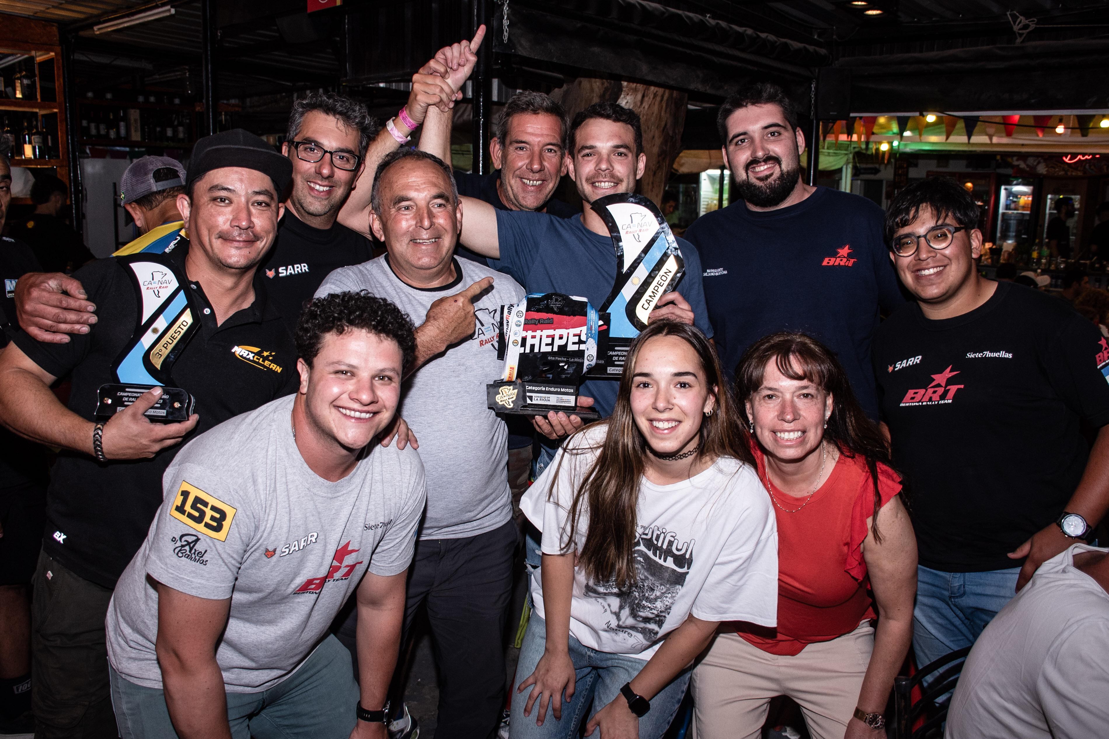 Julián Sanchez logró el segundo puesto en Enduro Moto y pudo coronarse campeón en la temporada 2023 del Canav. Gustavo Milutín, por su parte, se quedó con el tercer puesto en la carrera y en el campeonato. / Gentileza.