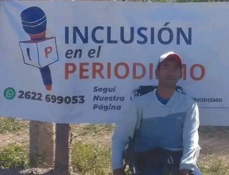 Tiene parálisis cerebral, cubre fútbol de San Carlos y sueña con relatar un partido de primera en Mendoza. Foto: Gentileza Gabriel Arrue