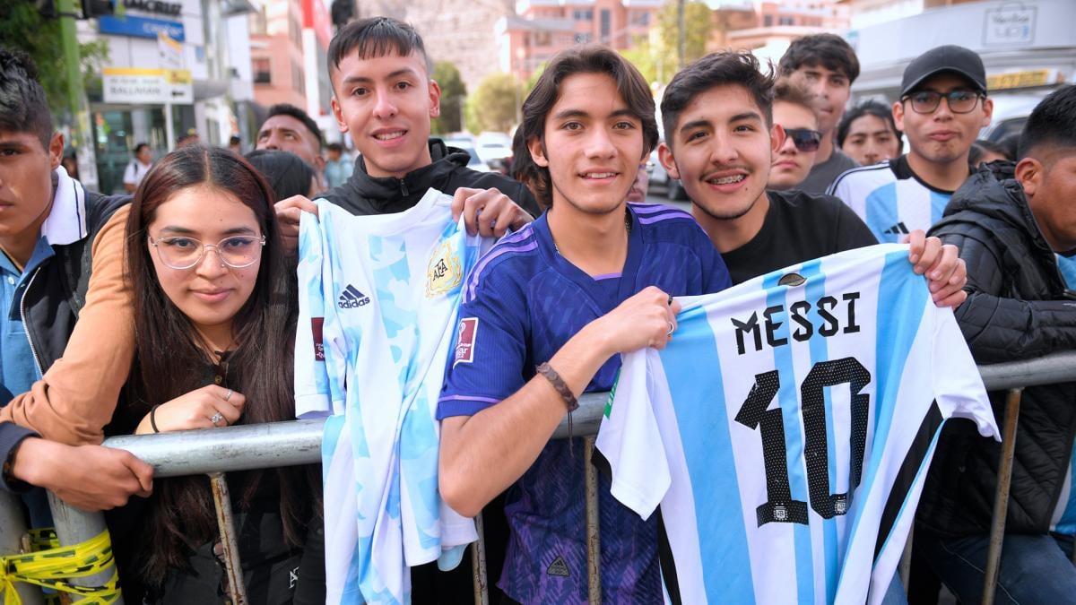 El recibimiento de los bolivianos para con la Selección Argentina. Foto: Julián Álvarez / Télam.