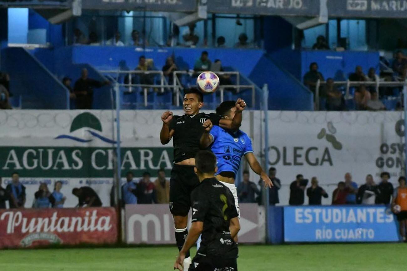 Estudiantes de Rio Cuarto vs. Gimnasia y esgrima. Foto Tomás Fragueiro