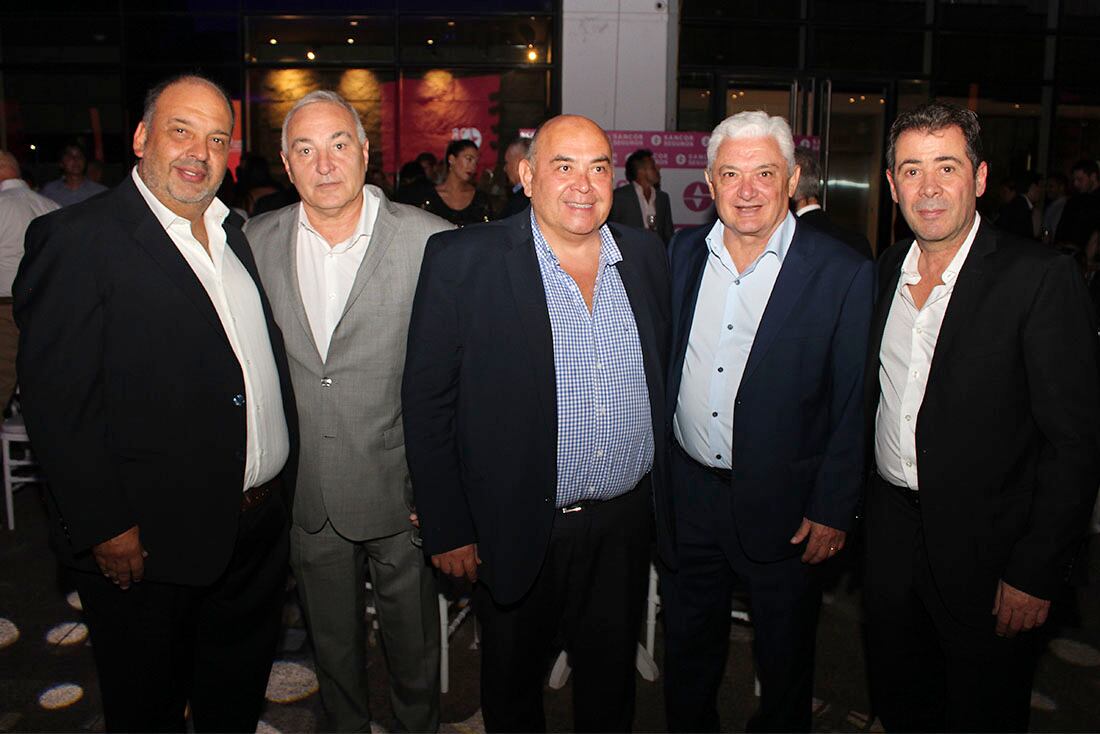 Gala de SANCOR SEGUROS en Park Hyatt Mendoza
Nestor Majul, Eduardo Moreno, Daniel Di Maritino, Alfredo Panella y Eduardo Terranova
