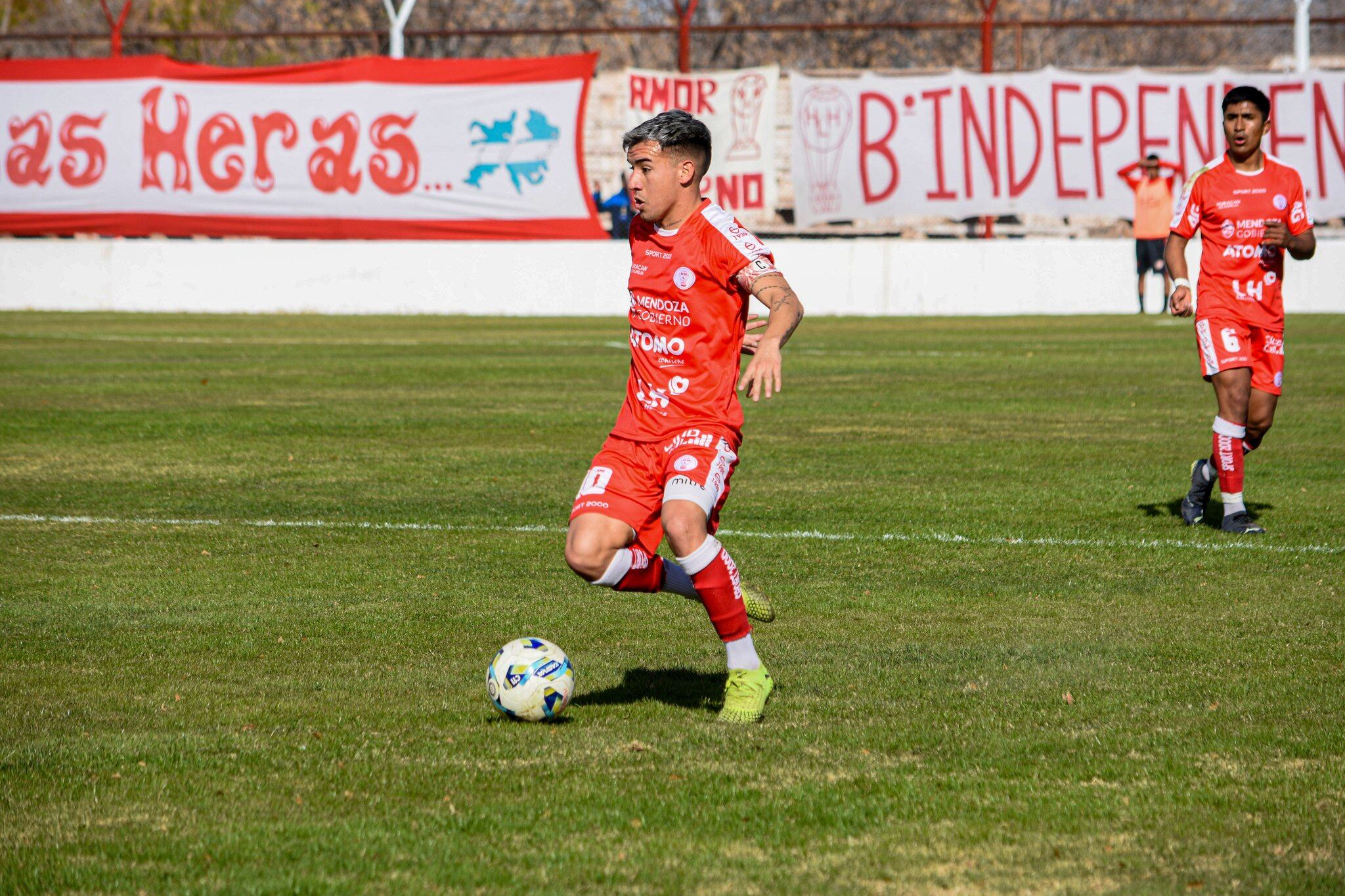 El 10 del Globo, Agustín Verdugo, fue expulsado en el partido frente a San Martín y deberá completar 3 fechas de suspensión. Frente a Atenas cumplió la primera. 