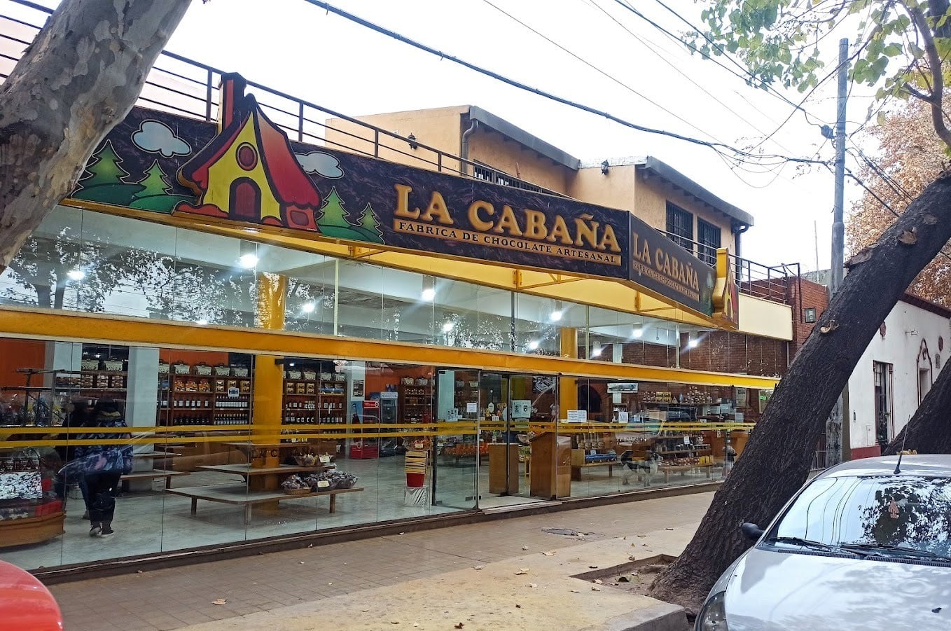 El local se encuentra ubicado en San Martín 2624 de la Cuarta Sección, Ciudad, Mendoza