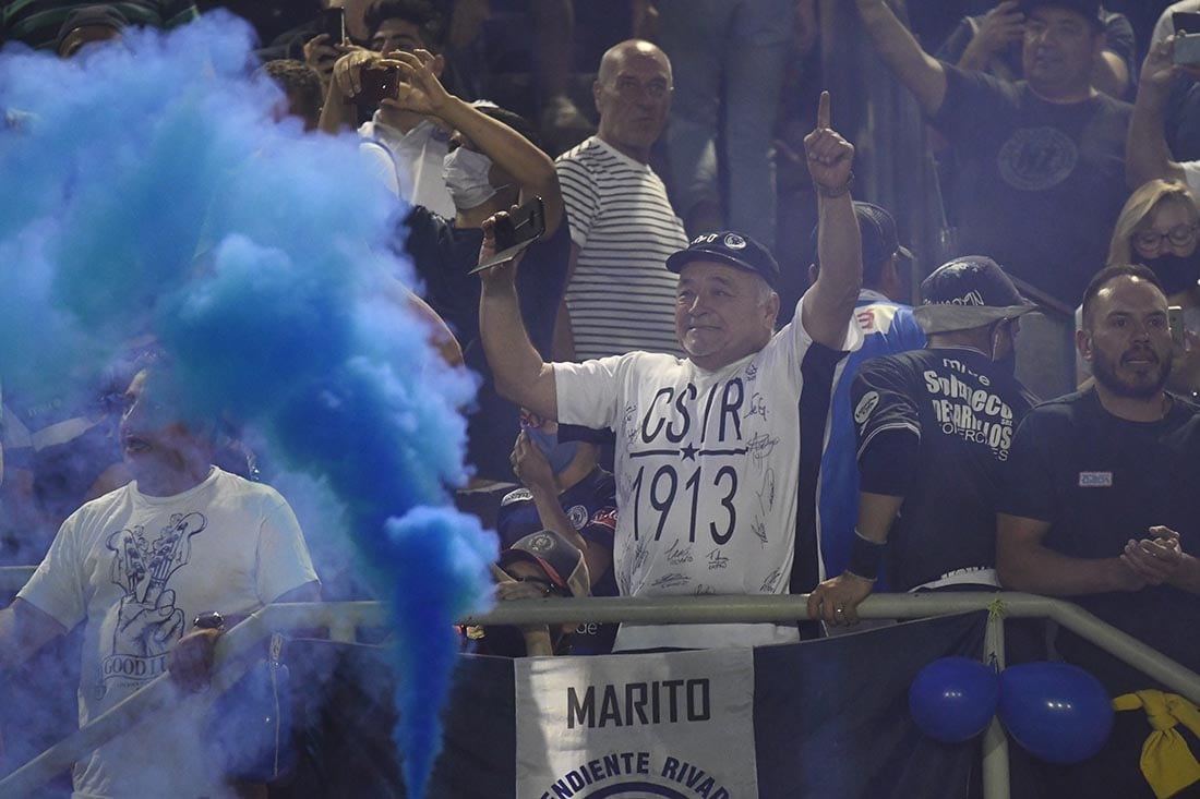 Los hinchas son los protagonistas del color en las tribunas del estadio Bautista Gargantini.
Foto José Gutierrez