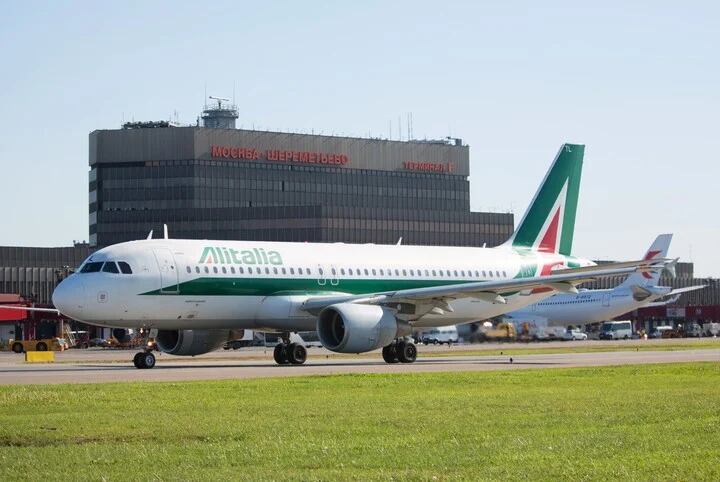 La empresa Alitalia se retira tras 74 años de servicio.