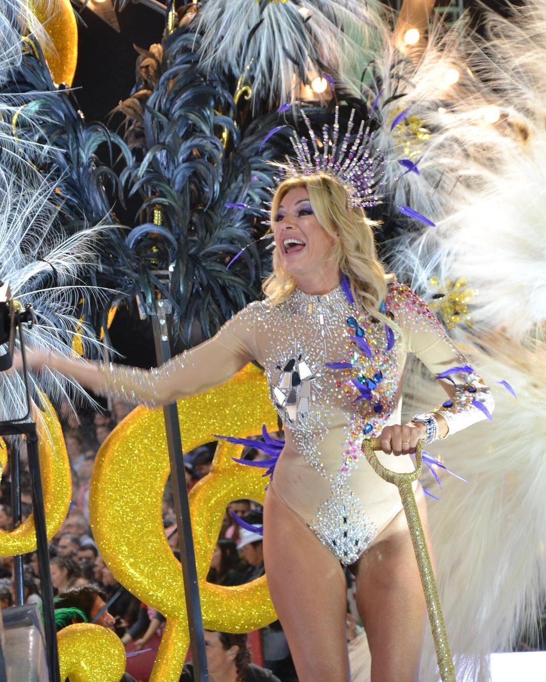 Yanina Latorre desfiló por las calles de Corrientes.