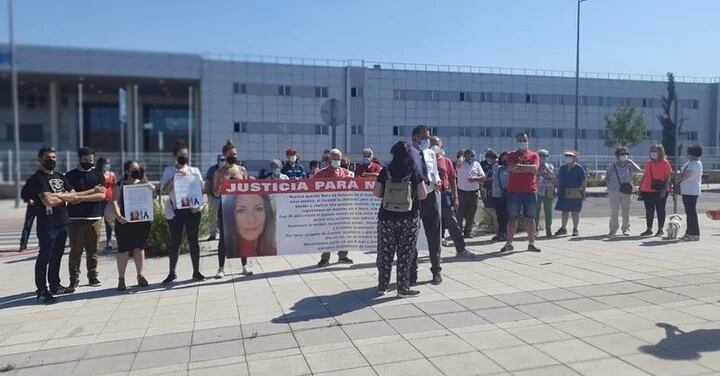 Hubo protestas afuera del hospital para pedir justicia.