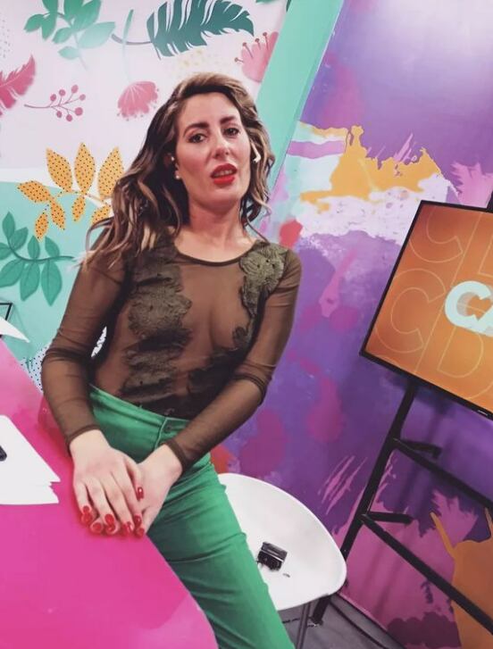 Majo Pérez Comalini eligió un look con transparencias para el aire de Cada Día