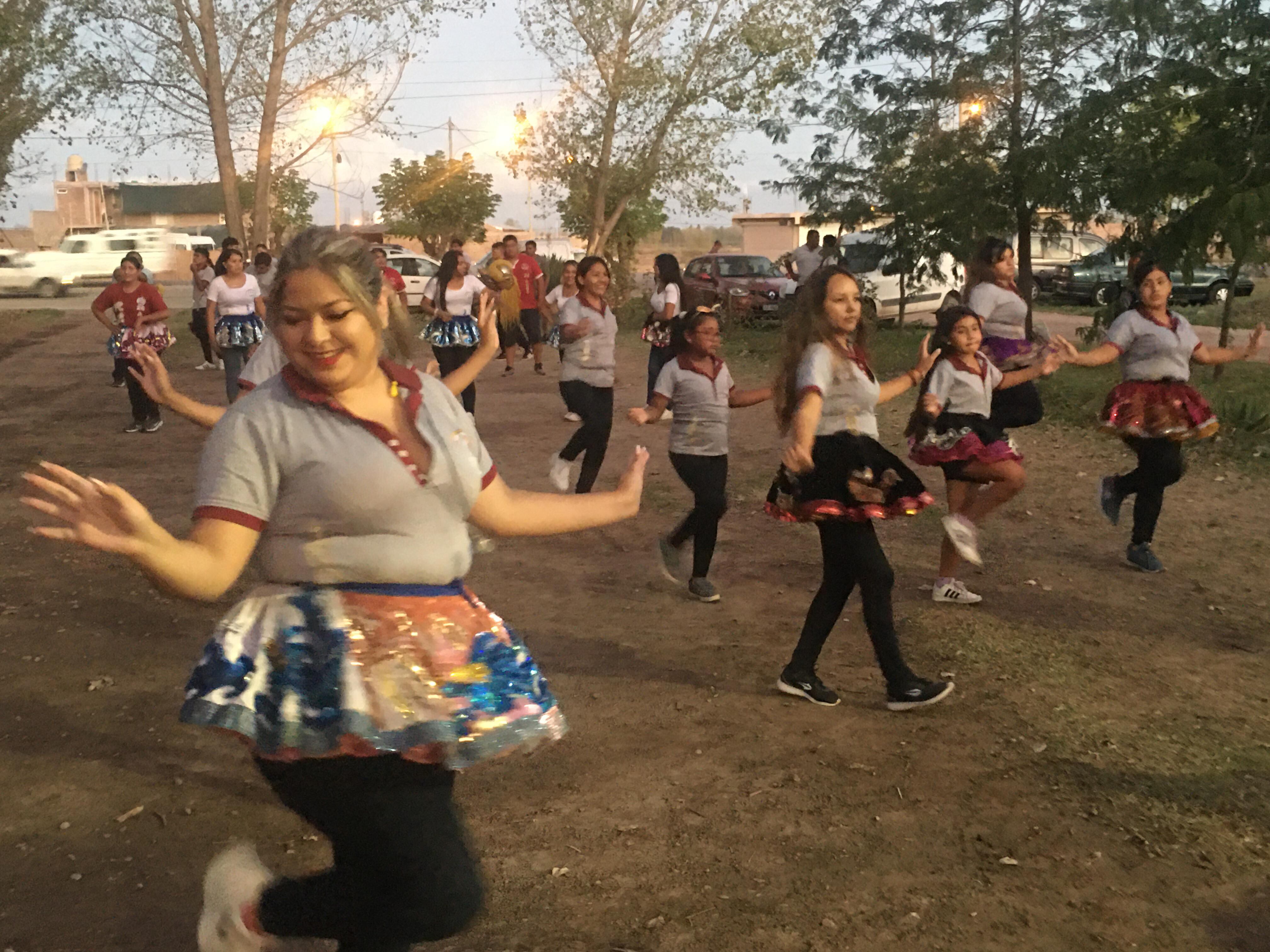 Pasión, tradición, cultura y “bailar para olvidar”, el motor de los hacedores de los Carnavales de Ugarteche. Foto: Los Andes