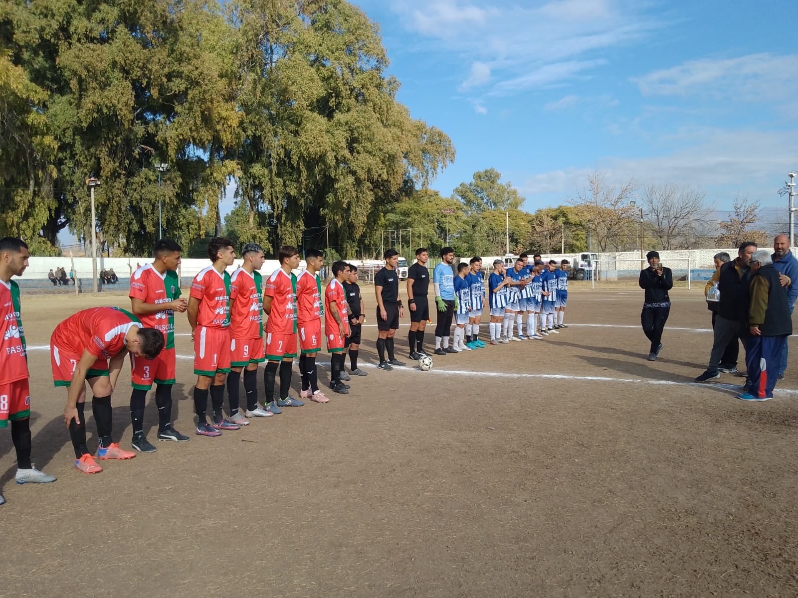 El club Municipal Godoy Cruz, encabezado por el presidente Sergio Córdoba, el vicepresidente Armando Torres, Comisión Directiva, Jugadores y Cuerpo Técnico, homenajeó al Club Fray Luis Beltrán y sus integrantes, con un humilde reconocimiento por la obtención del torneo de Primera división B, Copa Sergio Merlos de la Liga Mendocina de Fútbol.