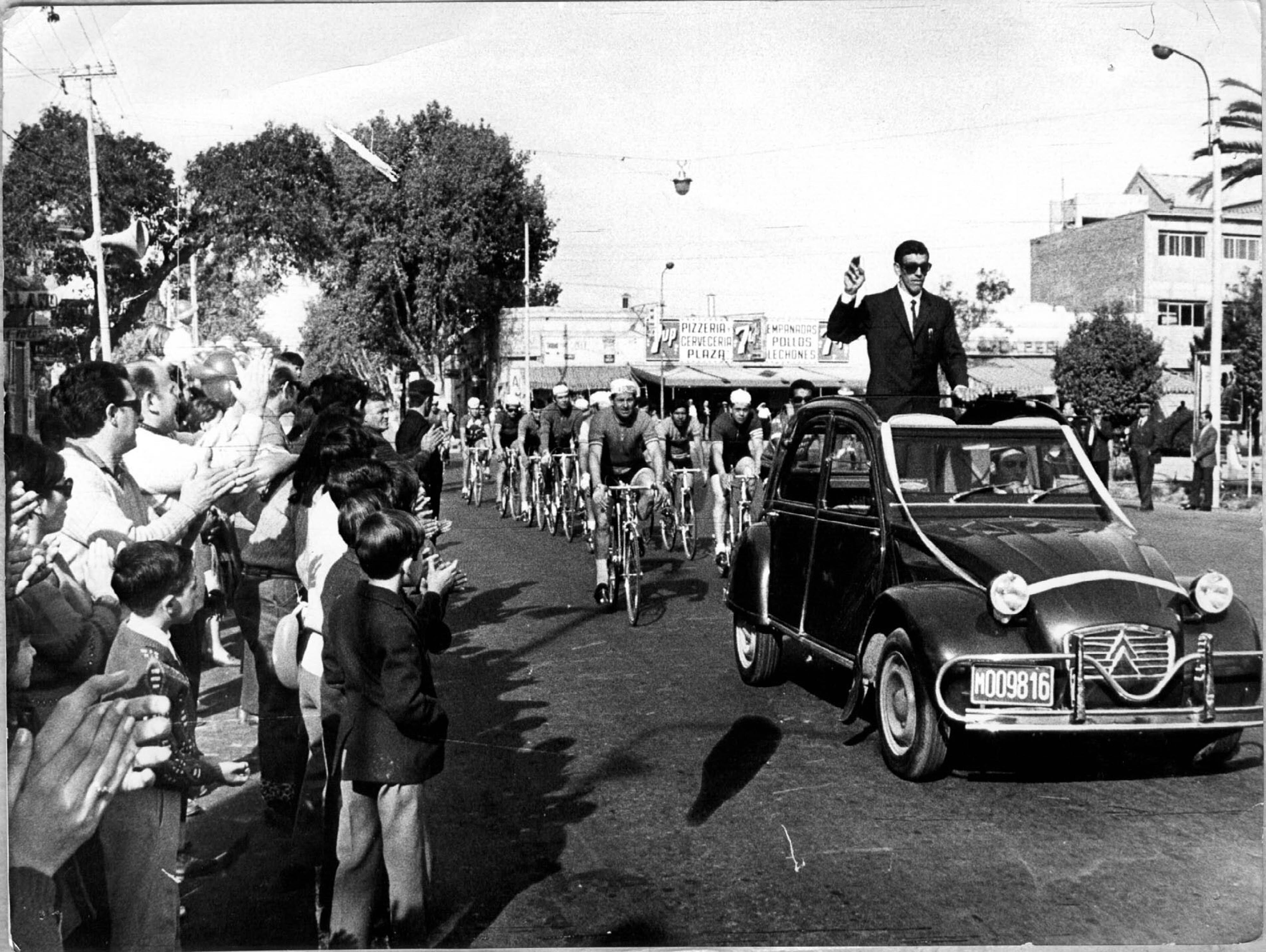 1970. Contreras es recibido por miles después de salir Campeón Argentino de Ruta.