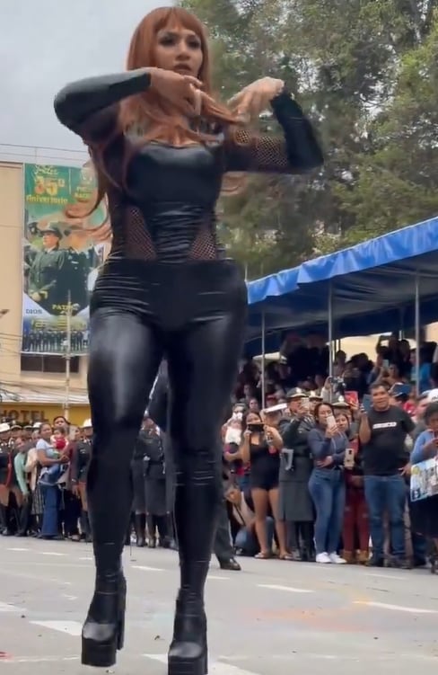 Policías de Perú hicieron una coreografía de un tema de “Ke Personajes” en un acto y son viral. Foto: Captura video