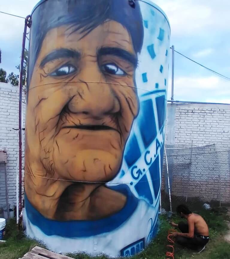 El retrato fabuloso del mítico Loco Julio realizado por el artista Maximiliano Cruses. / Gentileza: Juan Suraci.