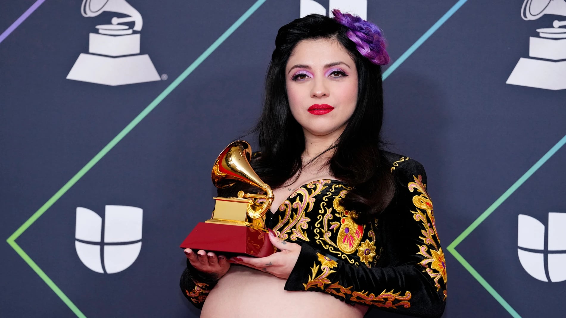  Mon Laferte es de Tauro