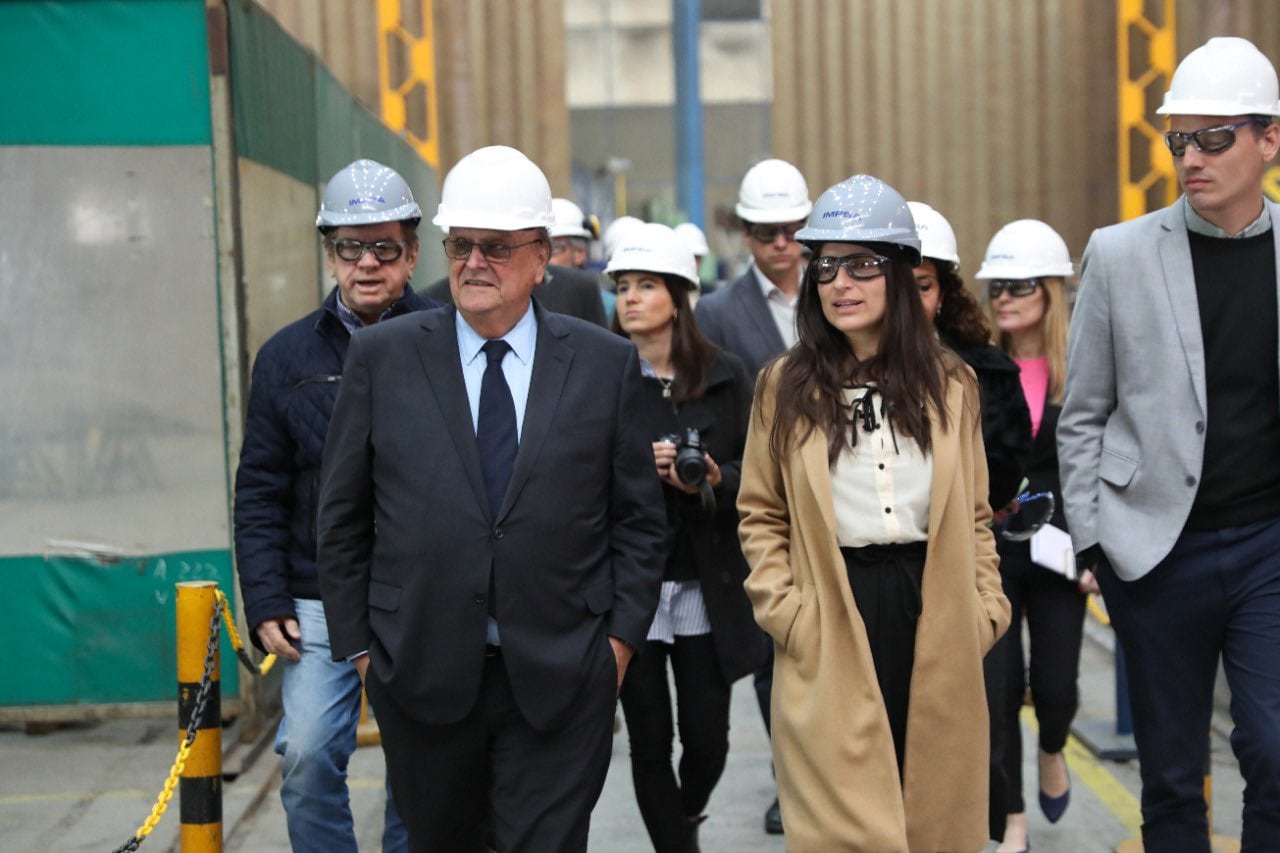 Ignacio de Mendiguren y la futura nueva directora Cecilia Garibotti, junto al representante de Mendoza, Pablo Magistocchi, recorrieron la planta de Impsa en setiembre.