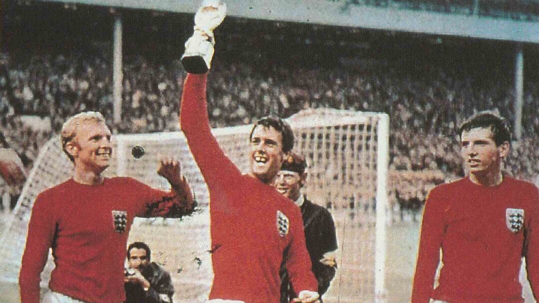 Geoff Hurst marcó tres goles en la final de 1966