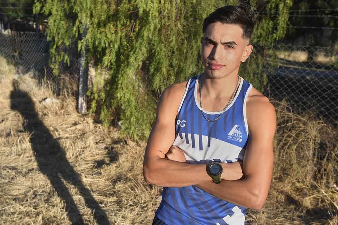 Agustín Pinti, atleta Mendocino integrante de la Selección Argentina que competirá en el Sudamericano de mayores de atletismo en Ecuador, podrá viajar a dicho torneo gracias al influencer Santiago Maratea, quien consiguió el dinero para toda la delegación