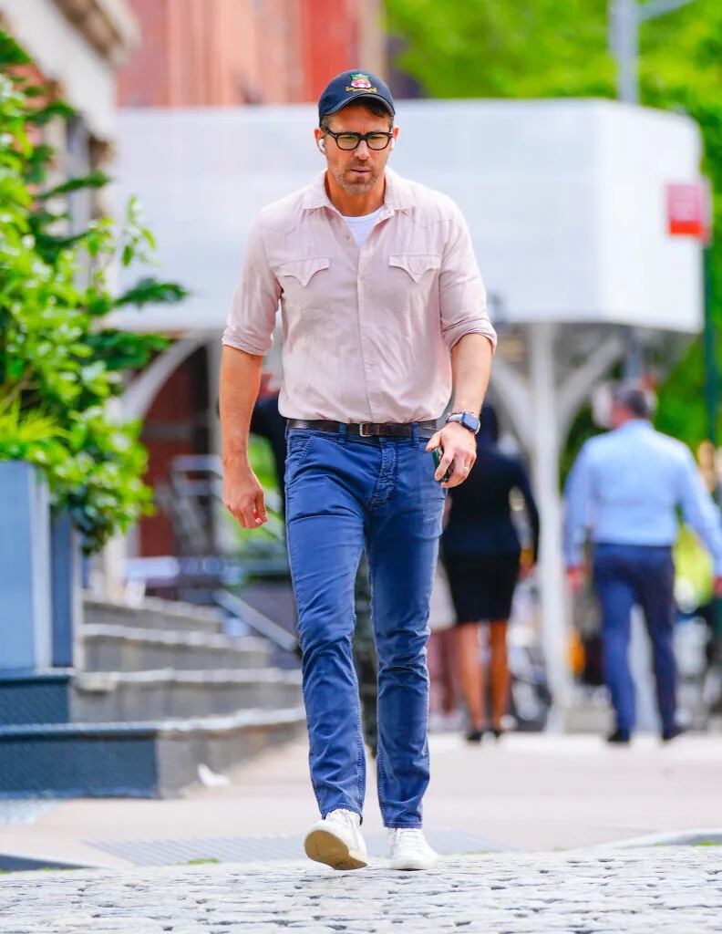 Ryan Reynolds con la gorra del club galés