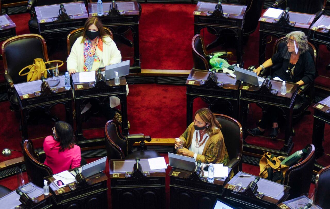 Diputados sesiona de forma virtual y presencial simultánea por el Presupuesto 2021