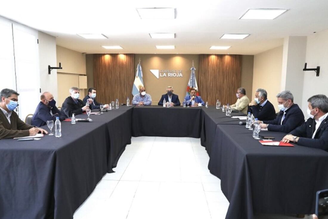 En La Rioja, Alberto Fernández se reunió con gobernadores peronistas. (Foto / Víctor Bugge)