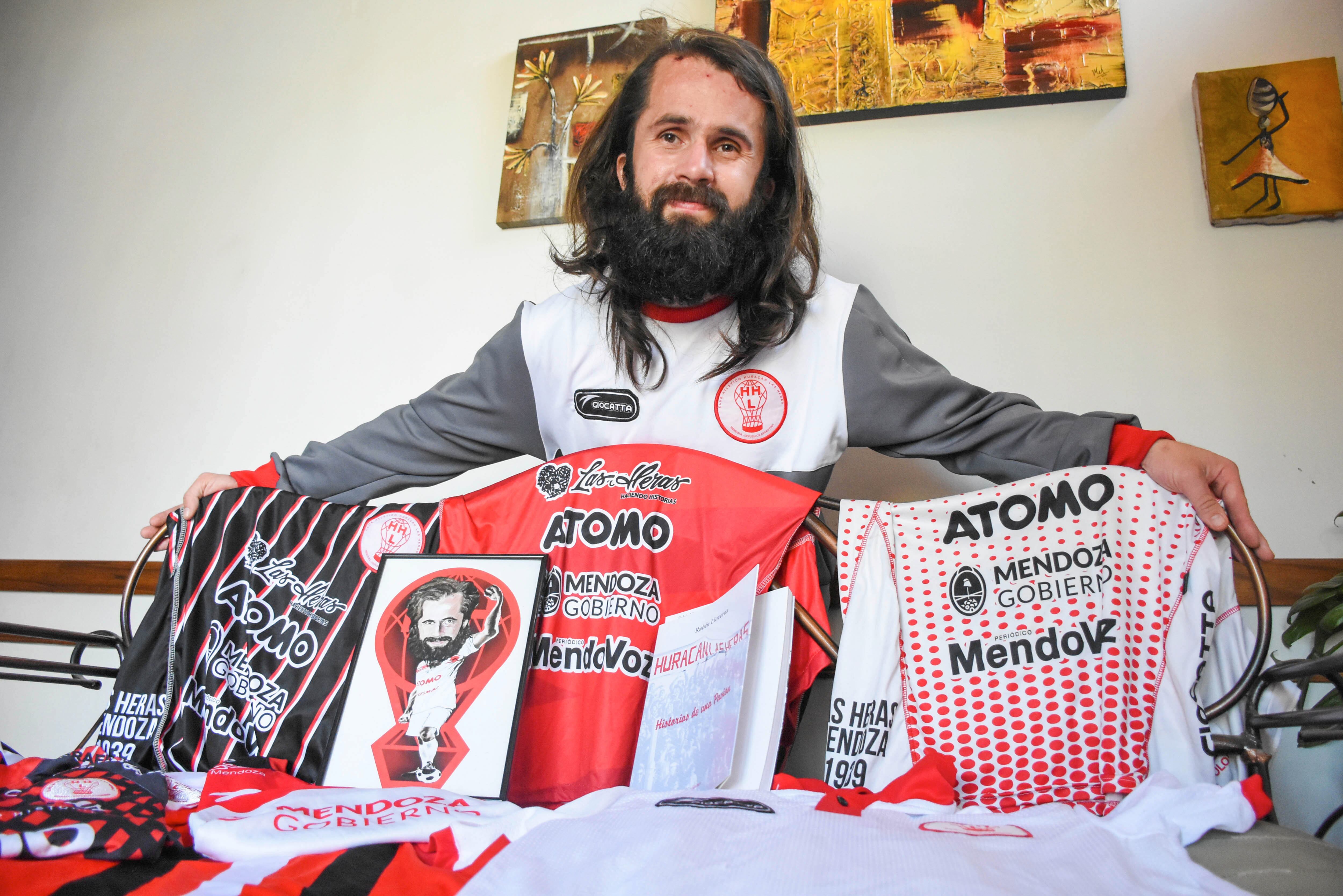 Luis Rubiño (34) hincha de Huracán Las Heras por el que instauran el 27 de agosto como el día del hincha de Huracán.