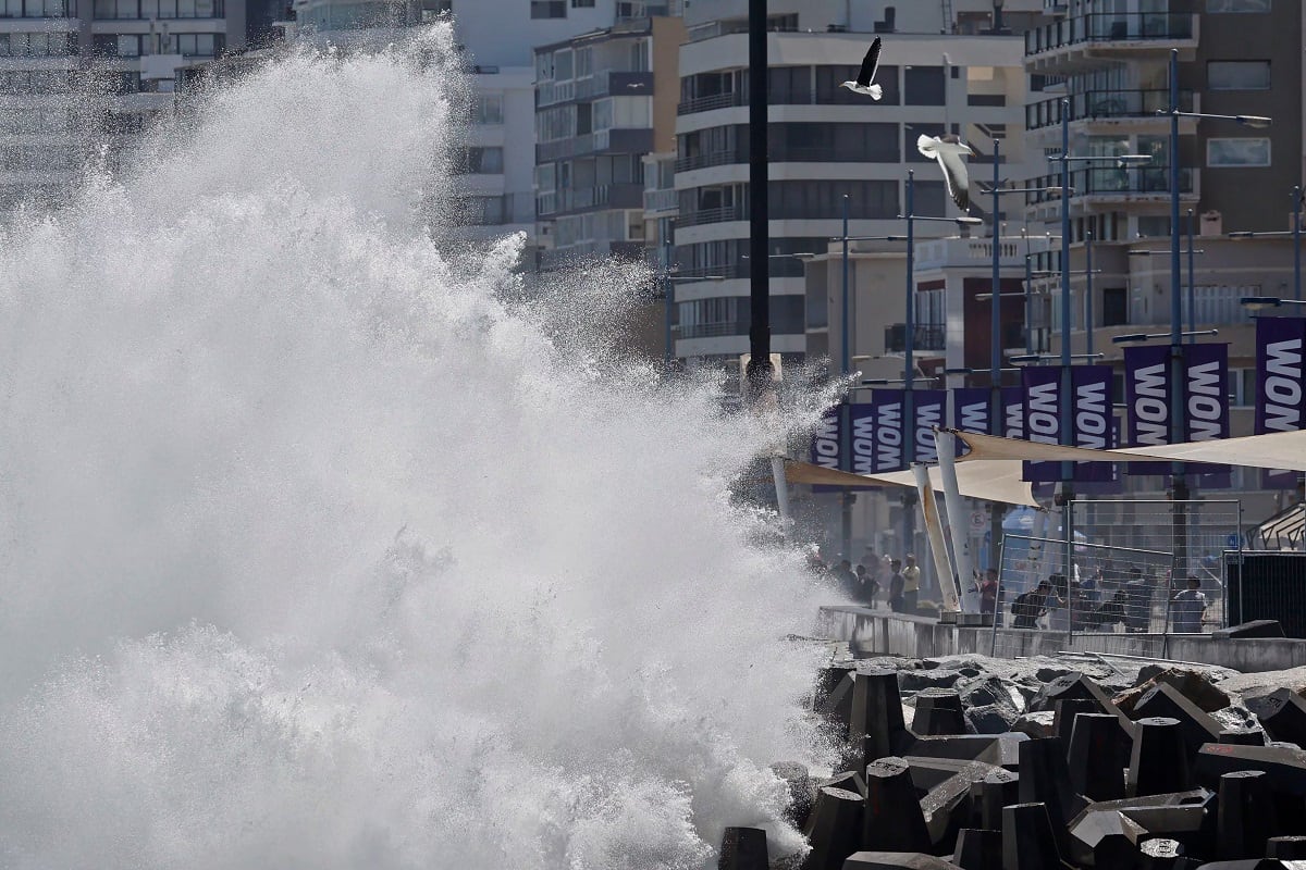 Marejadas en avenida Perú de Viña del Mar (Chile) / Gentileza ATON