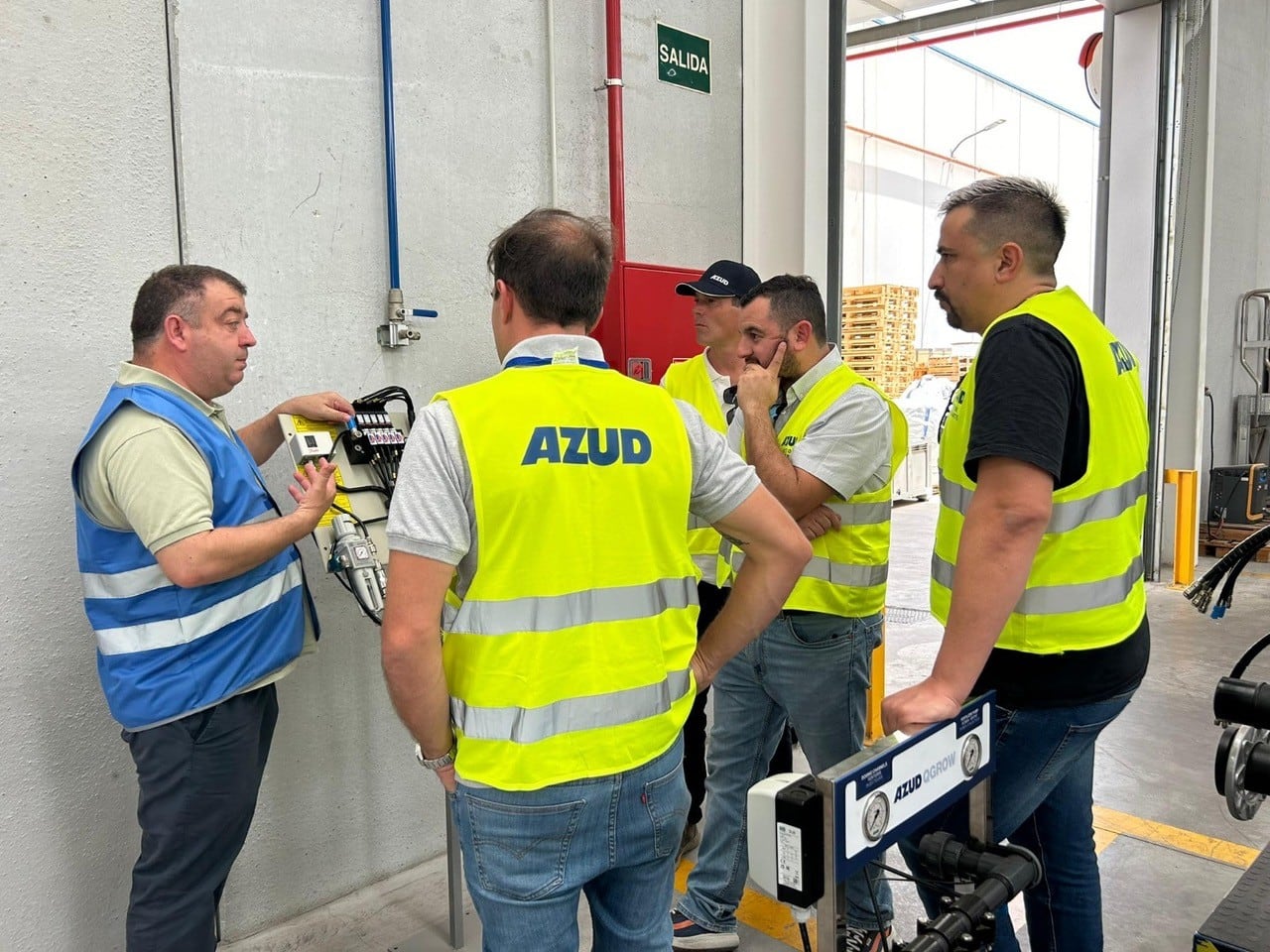 En un viaje reciente a España, un grupo de instaladores de riego agrícola tuvo la oportunidad de conocer las últimas tendencias en tecnología y capacitación en el rubro de la mano de Halpern Riego.